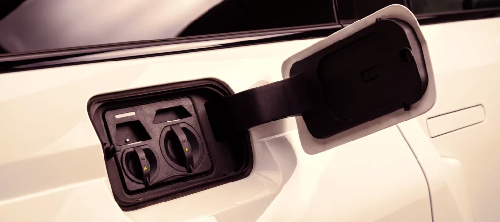 What to Check Before Buying a REEV SUV in the UAE