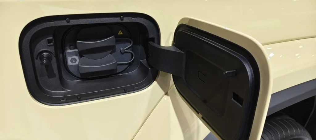 Why Does REEV Fast Charging Slow Down Near 80%?